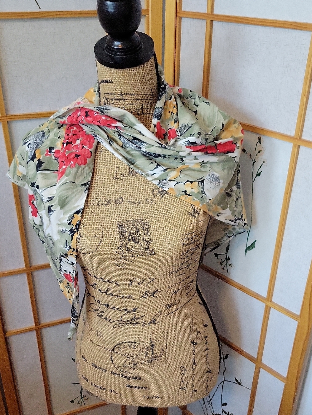 triangular neck scarf